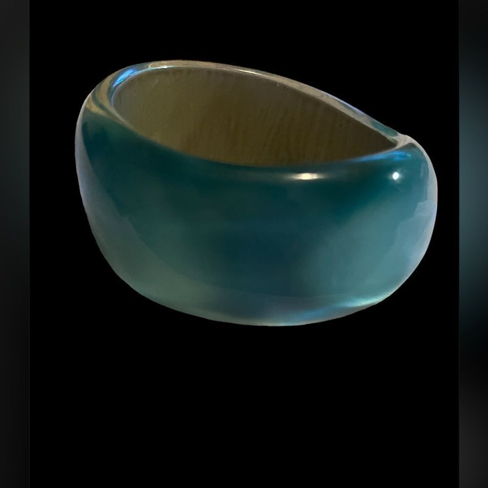 Vintage Wide & Chunky Asymmetrical Bangle Bracelet in Variegated Turquoise. - Picture 3 of 4